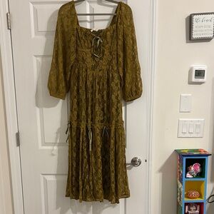 Elegant Lace Midi Dress in Olive